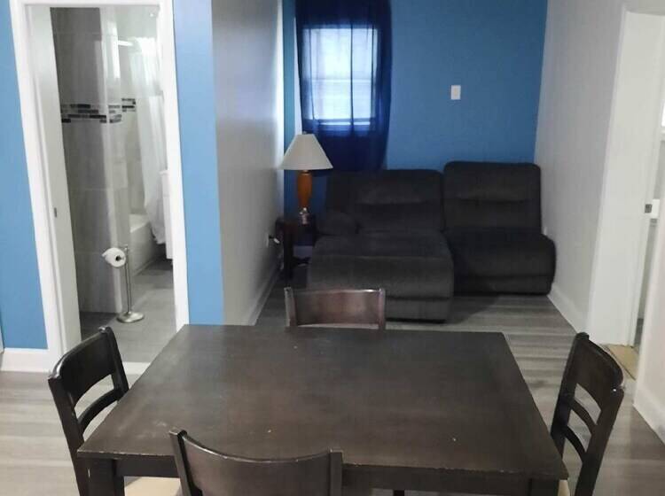 فندق Thames Inn And Marina