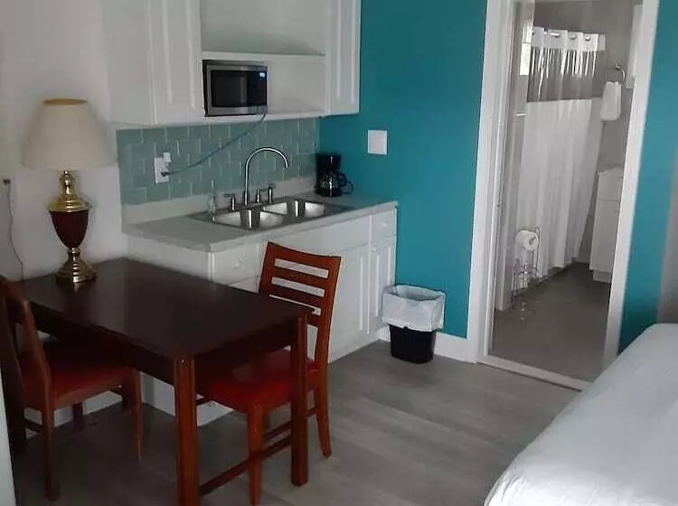 Otel Thames Inn And Marina