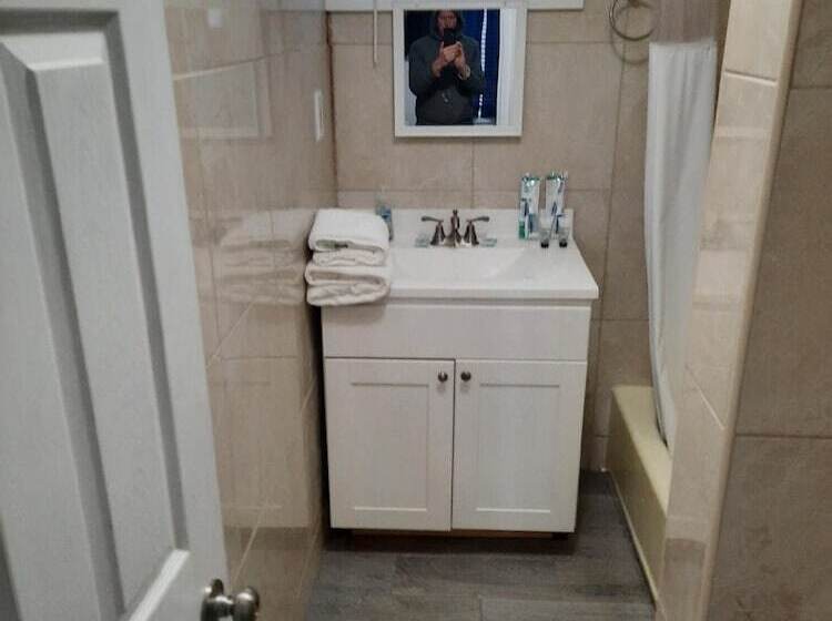 فندق Thames Inn And Marina