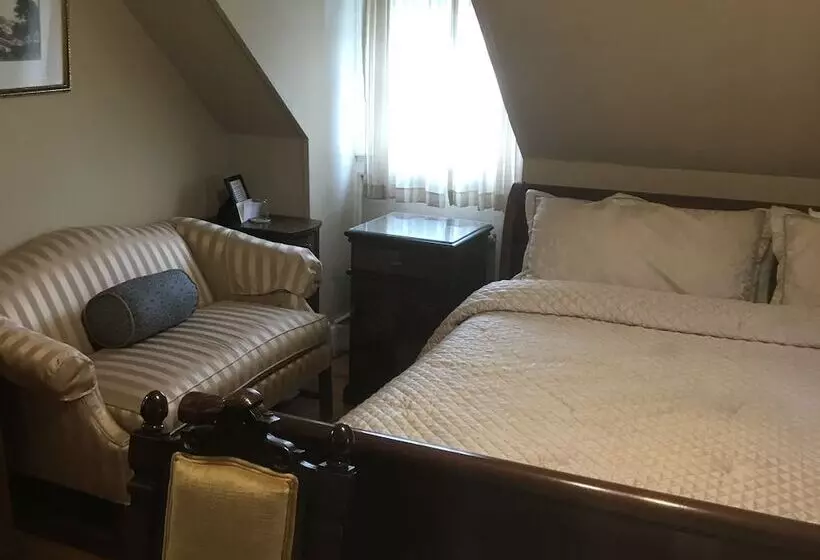 ベッドアンドブレックファースト Edgewood Manor