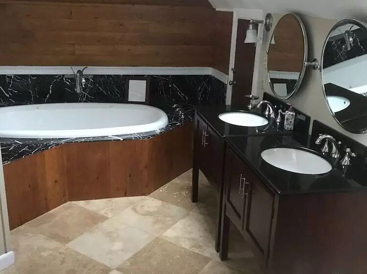 ベッドアンドブレックファースト Edgewood Manor