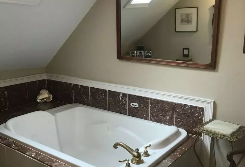 ベッドアンドブレックファースト Edgewood Manor