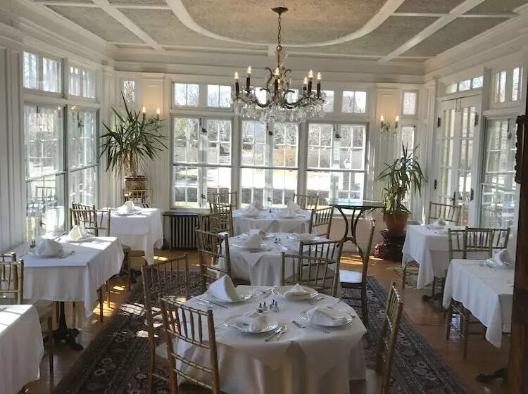 ベッドアンドブレックファースト Edgewood Manor