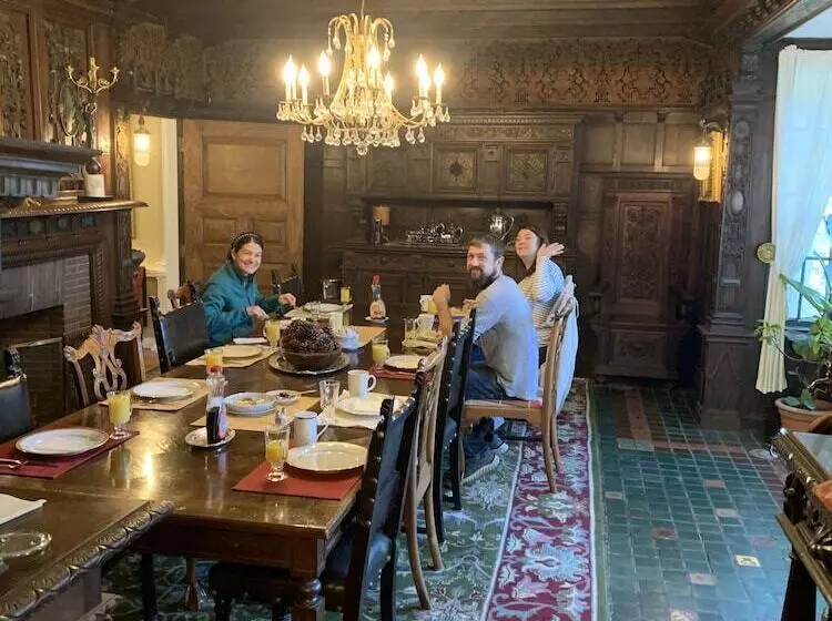 ベッドアンドブレックファースト Edgewood Manor