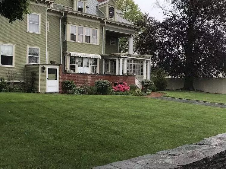 ベッドアンドブレックファースト Edgewood Manor