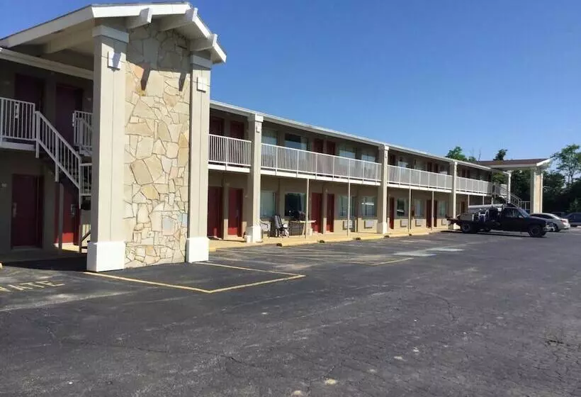 酒店 Big Spring Inn Madisonville