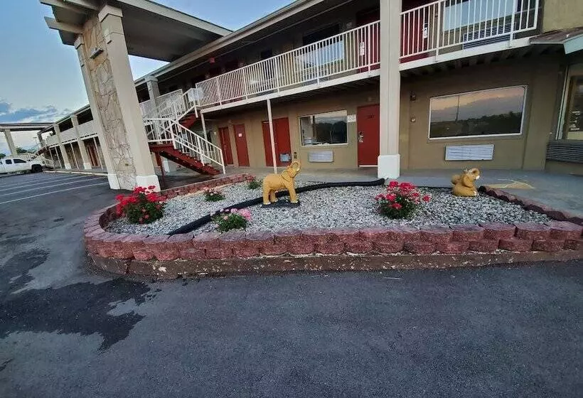 酒店 Big Spring Inn Madisonville