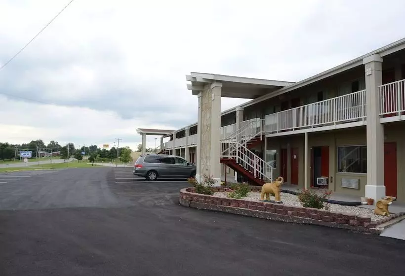 酒店 Big Spring Inn Madisonville