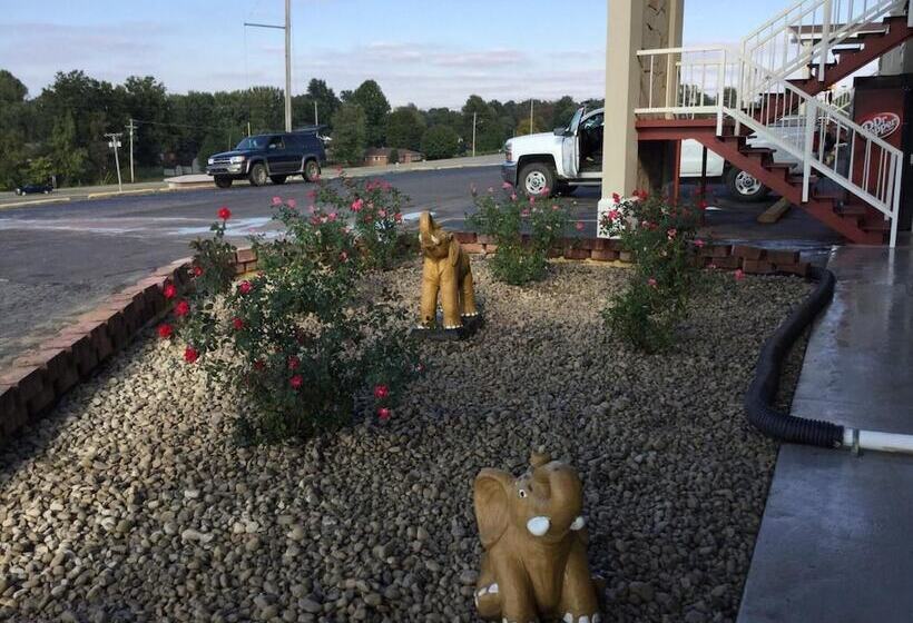 ホテル Big Spring Inn Madisonville