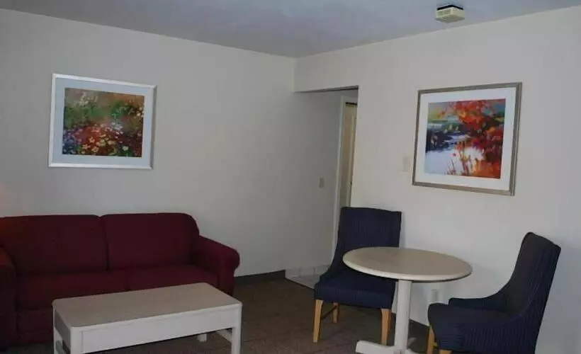 호텔 Clinton Inn & Suites