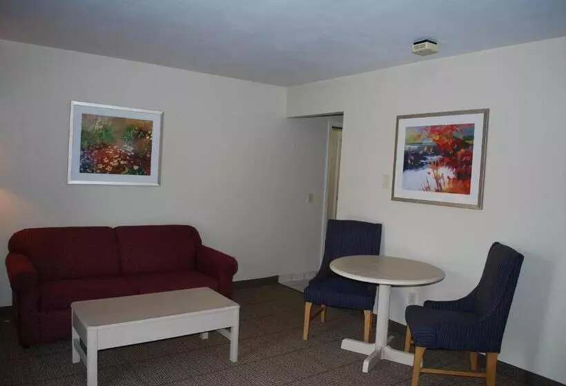 호텔 Clinton Inn & Suites