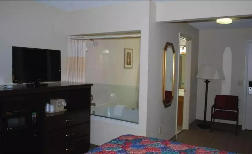 호텔 Clinton Inn & Suites