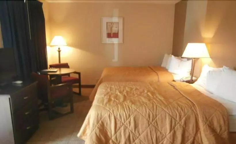 호텔 Clinton Inn & Suites