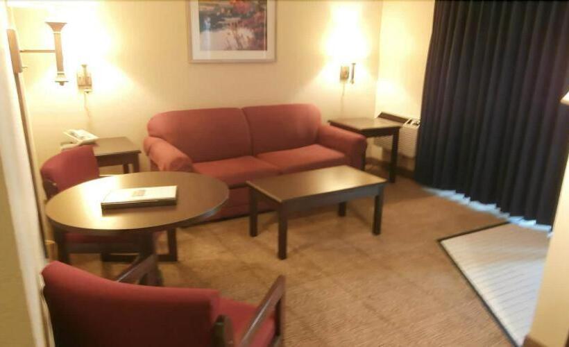 ホテル Clinton Inn & Suites