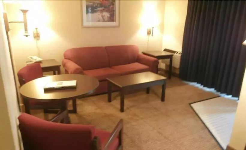 호텔 Clinton Inn & Suites