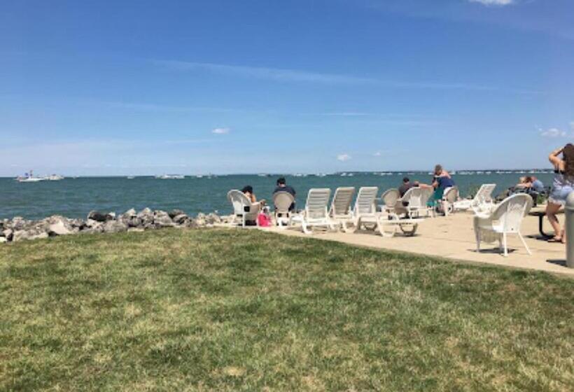 ホテル Clinton Inn & Suites