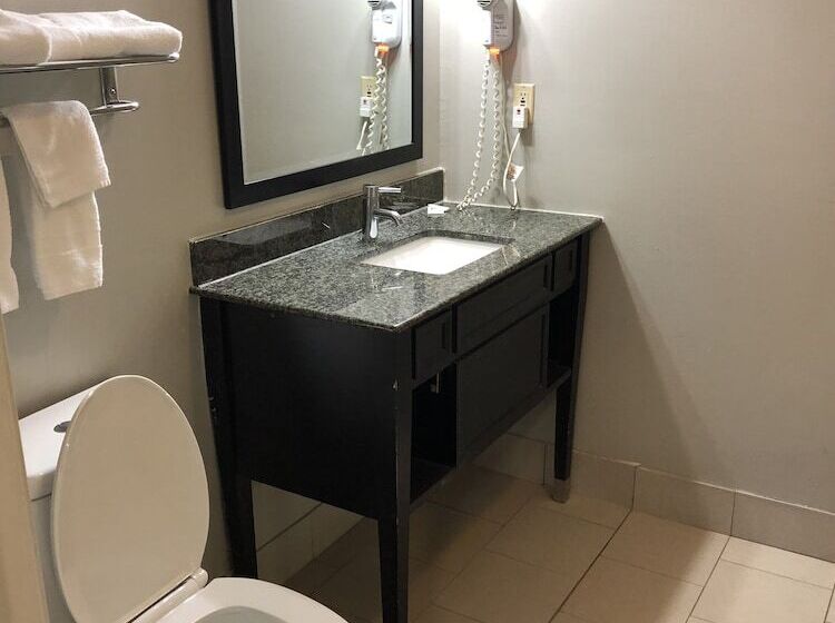 Отель Deerfield Inn And Suites  Fairview