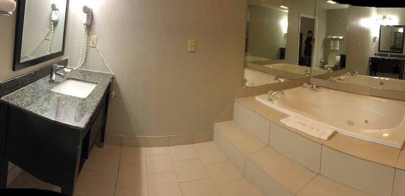 Отель Deerfield Inn And Suites  Fairview