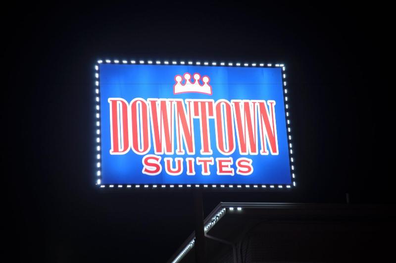 בית מלון כפרי Downtown Suites Dallas
