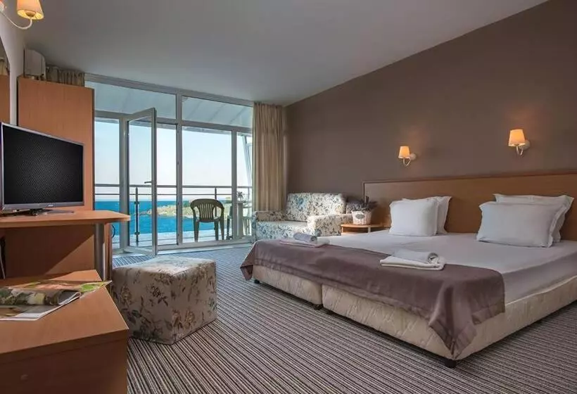 فندق Eskada Beach