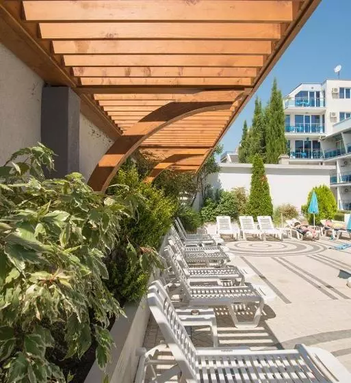 فندق Eskada Beach