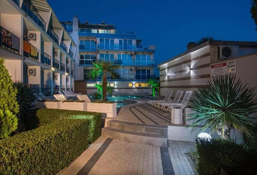 فندق Eskada Beach