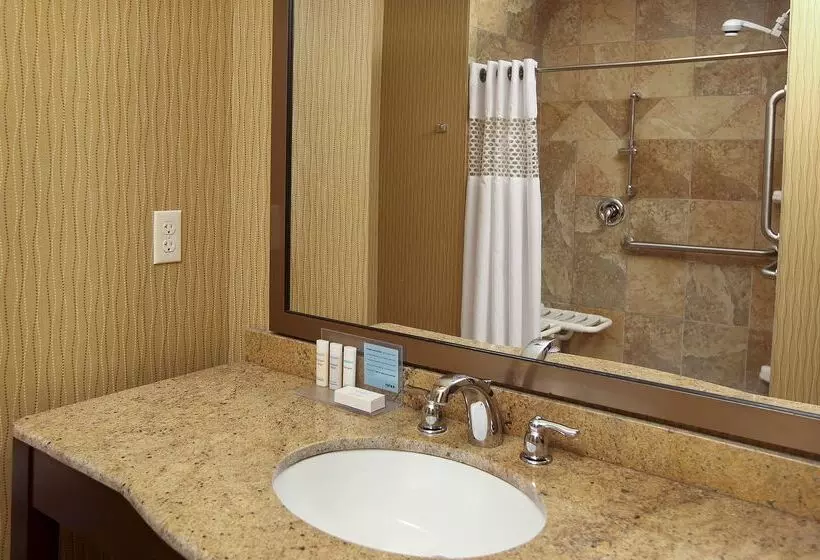 هتل Hampton Inn & Suites By Hilton Fargo Medical Center