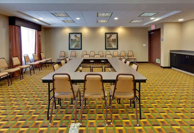 هتل Hampton Inn & Suites Fresno Northwest