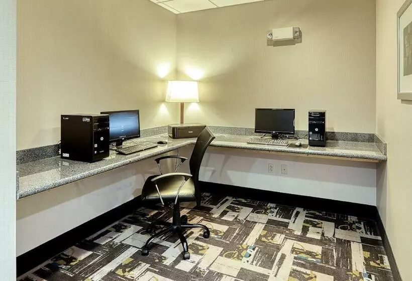 Hotelli Holiday Inn Express And Suites Batavia, An Ihg