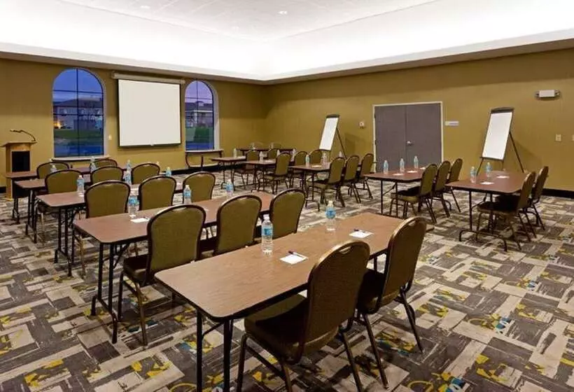 Hotelli Holiday Inn Express And Suites Batavia, An Ihg