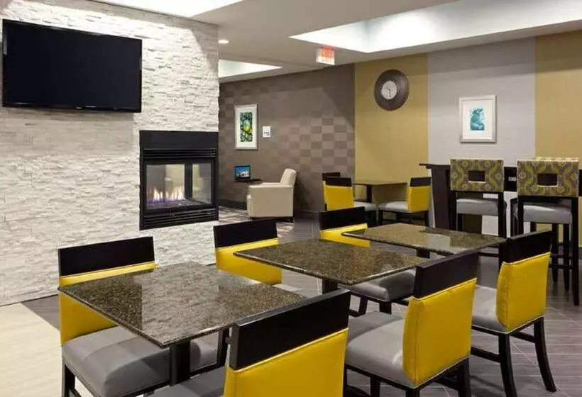 Hotelli Holiday Inn Express And Suites Batavia, An Ihg