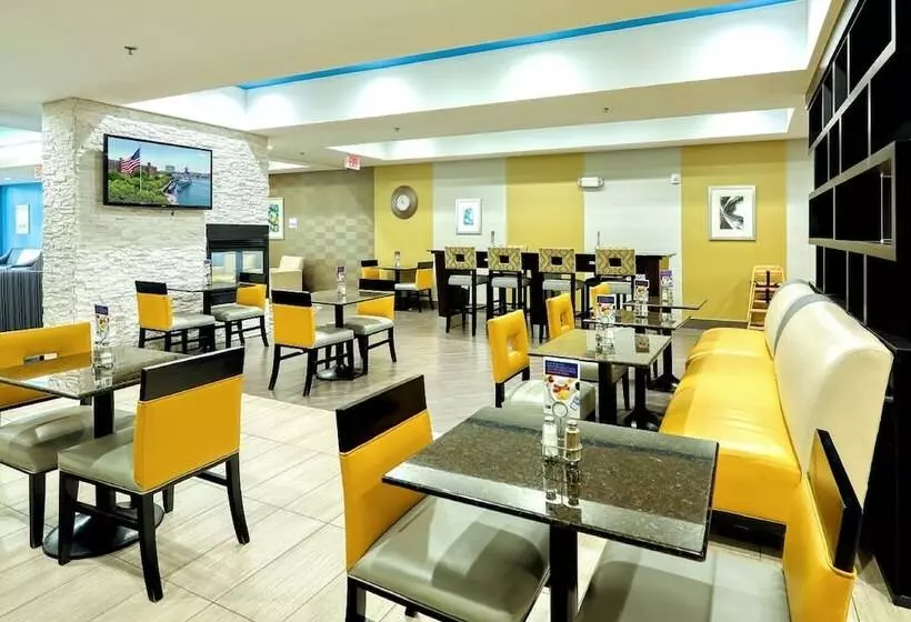 Hotelli Holiday Inn Express And Suites Batavia, An Ihg