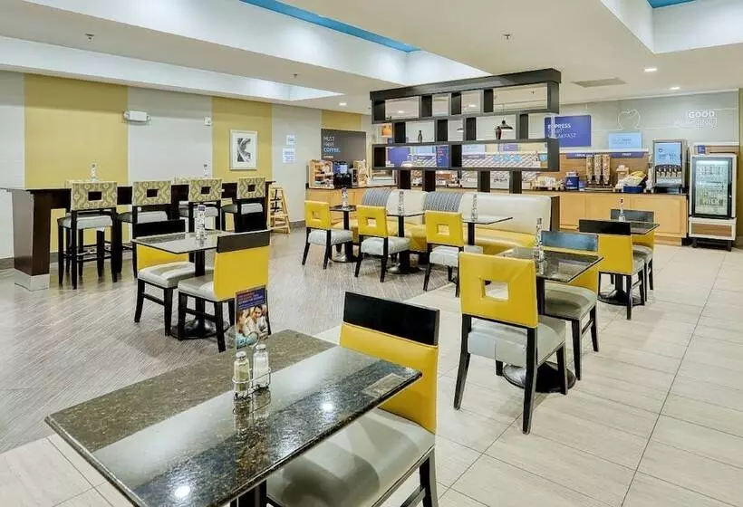 Hotelli Holiday Inn Express And Suites Batavia, An Ihg