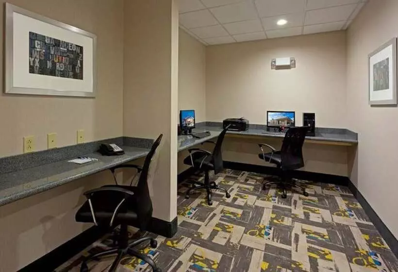 Hotelli Holiday Inn Express And Suites Batavia, An Ihg