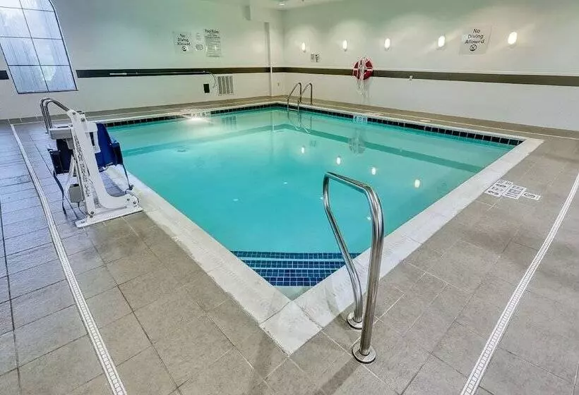 Hotelli Holiday Inn Express And Suites Batavia, An Ihg