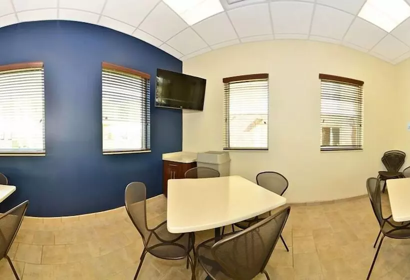 هتل Holiday Inn Express & Suites Williston, An Ihg