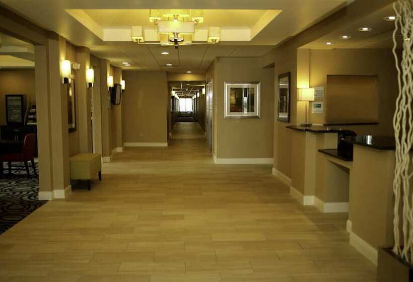 هتل Holiday Inn Express & Suites Marion Northeast, An Ihg