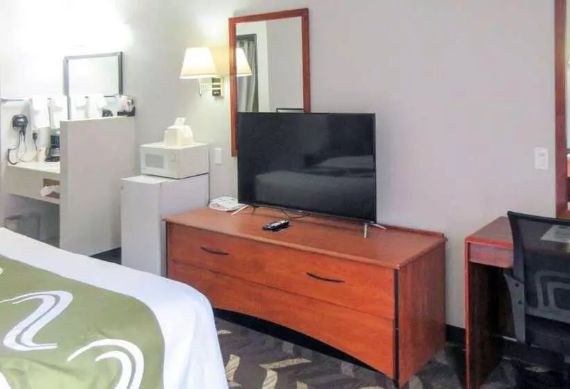 호텔 Quality Inn & Suites Salina National Forest Area