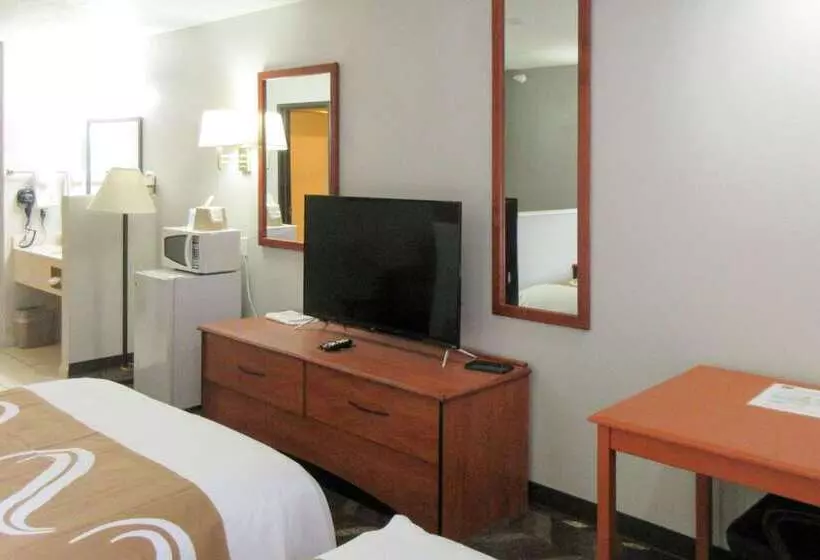 호텔 Quality Inn & Suites Salina National Forest Area