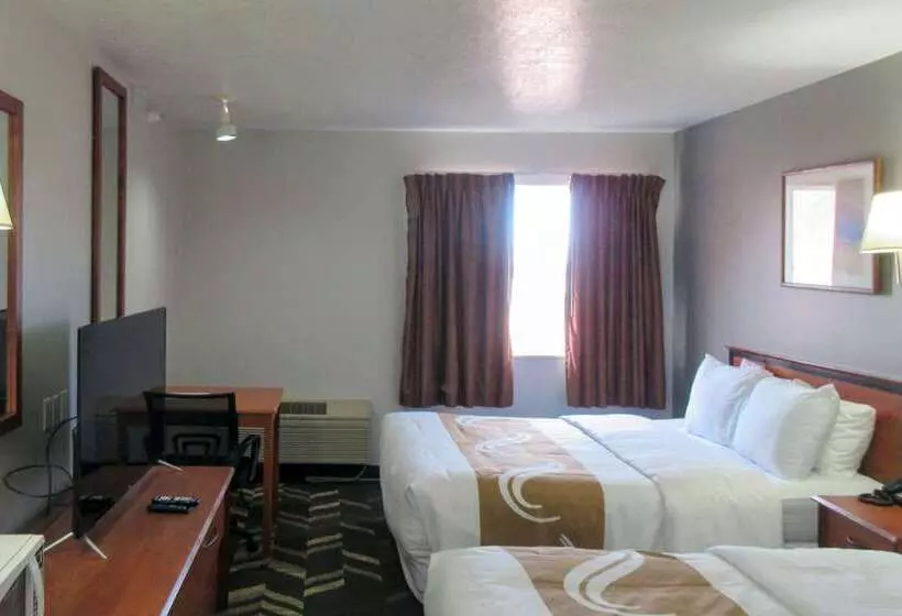호텔 Quality Inn & Suites Salina National Forest Area