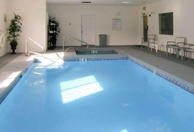 호텔 Quality Inn & Suites Salina National Forest Area