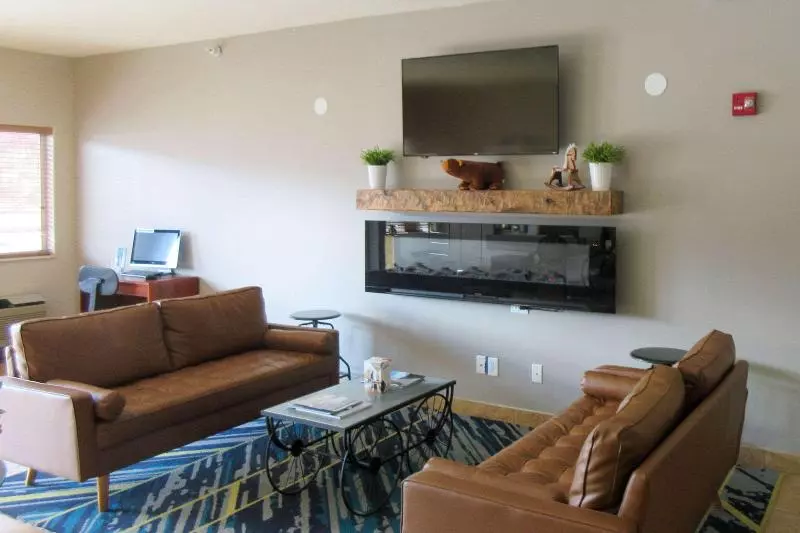 호텔 Quality Inn & Suites Salina National Forest Area