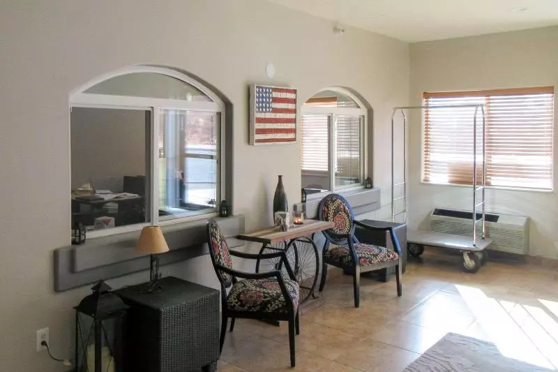 호텔 Quality Inn & Suites Salina National Forest Area