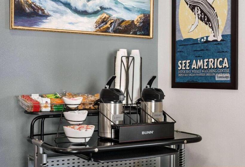 Мотель Travelodge By Wyndham Depoe Bay