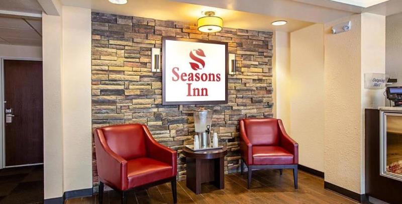 מוטל Seasons Inn Traverse City