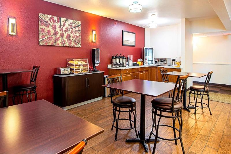 מוטל Seasons Inn Traverse City