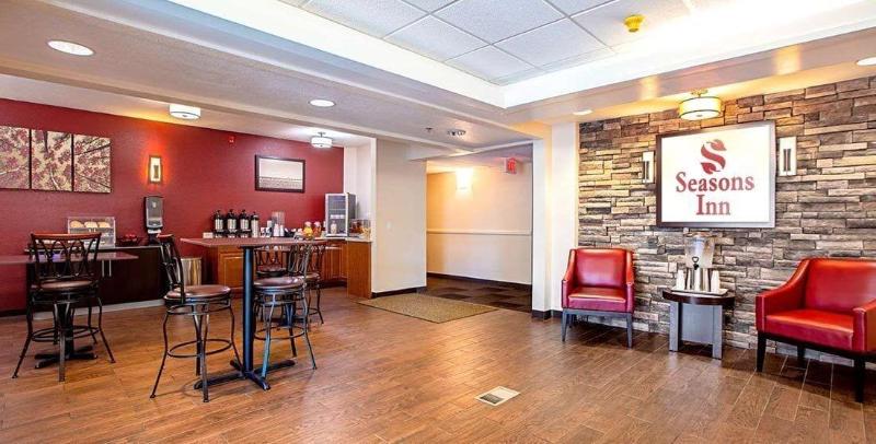 מוטל Seasons Inn Traverse City