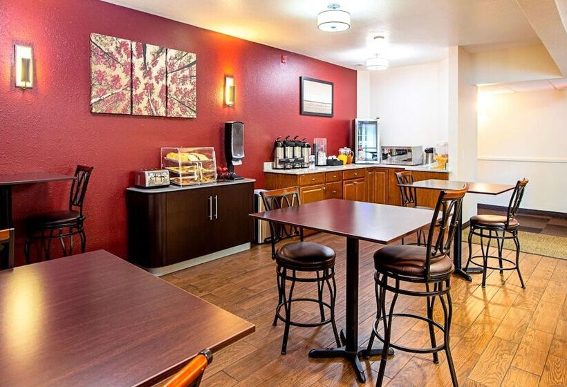 מוטל Seasons Inn Traverse City