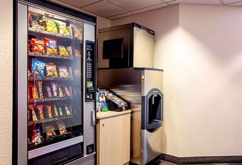 מוטל Seasons Inn Traverse City