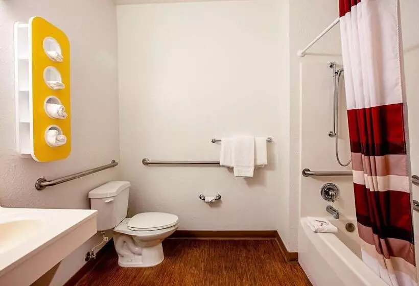 فندق على الطريق Seasons Inn Traverse City